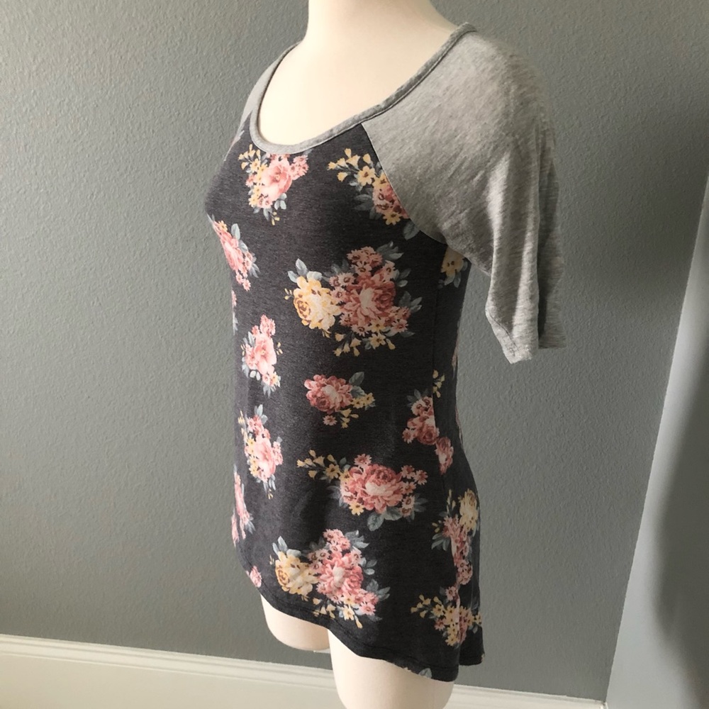 Threads Studio Floral High-Low Raglan T-Shirt Blouse - Picture 2 of 16
